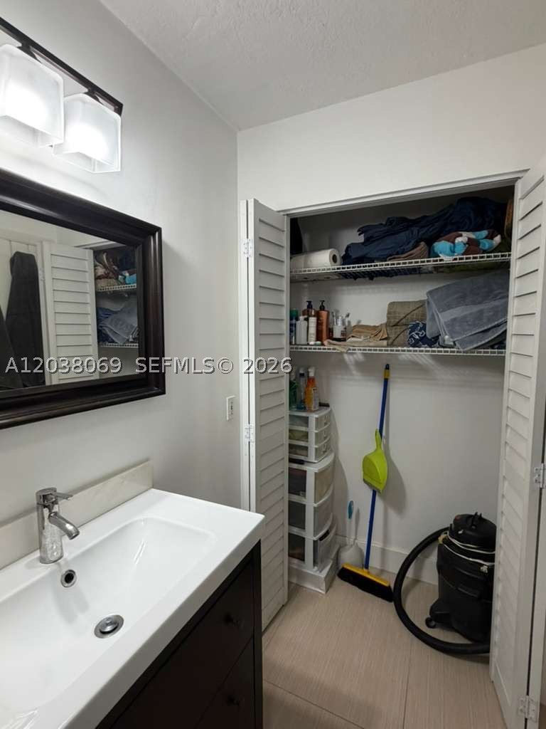 DORAL PARK C CLUB VILLAS - Residential