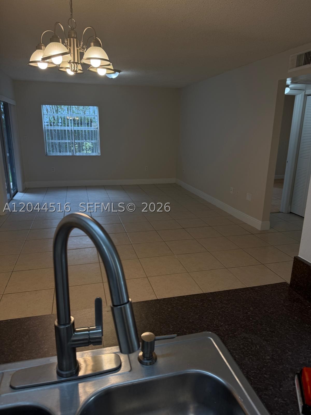 Huge 1st floor unit. All Tiled  2/2 with stainless steel appliances and washer and dryer in the unit. Desirable area close to I 95 and Aventura Mall. Don't miss this one!!!!