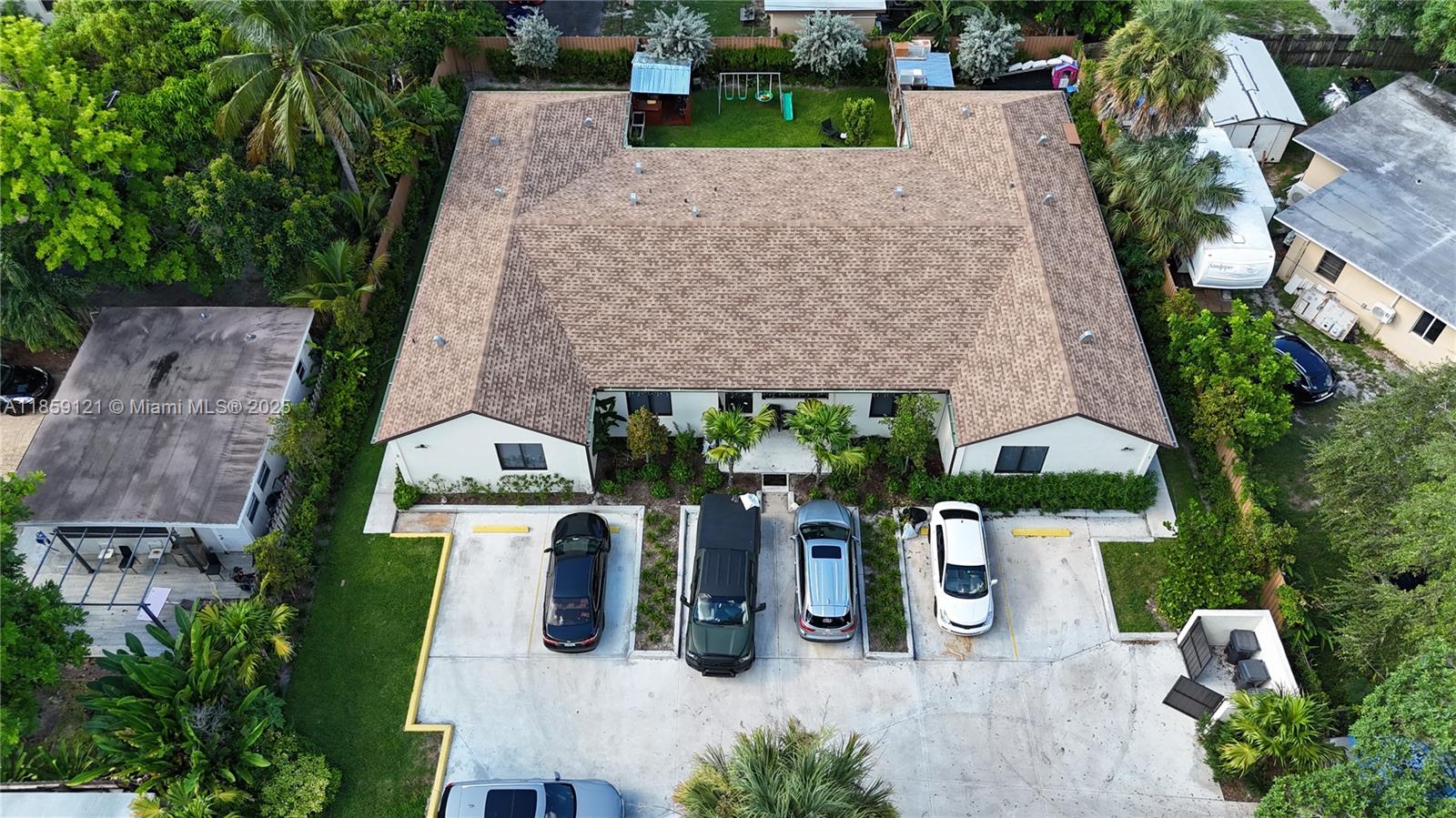 HOLLYWOOD COUNTRY ESTATES - Residential Income