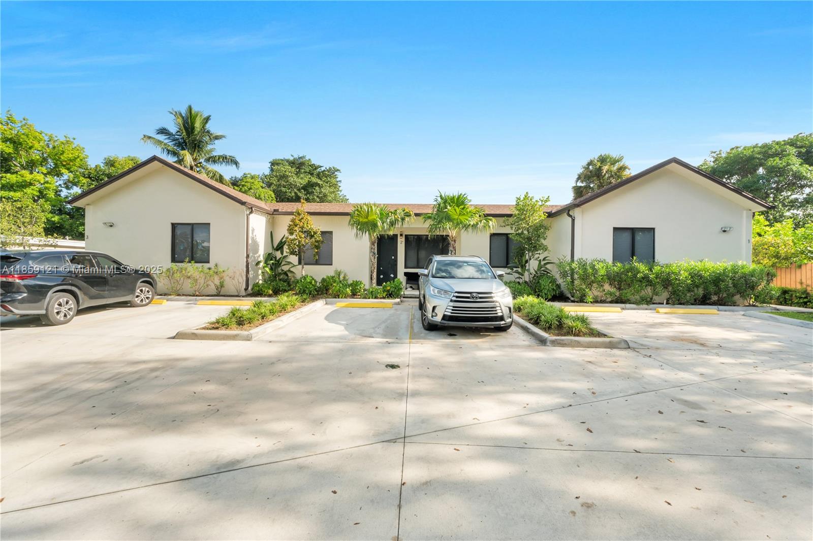 HOLLYWOOD COUNTRY ESTATES - Residential Income