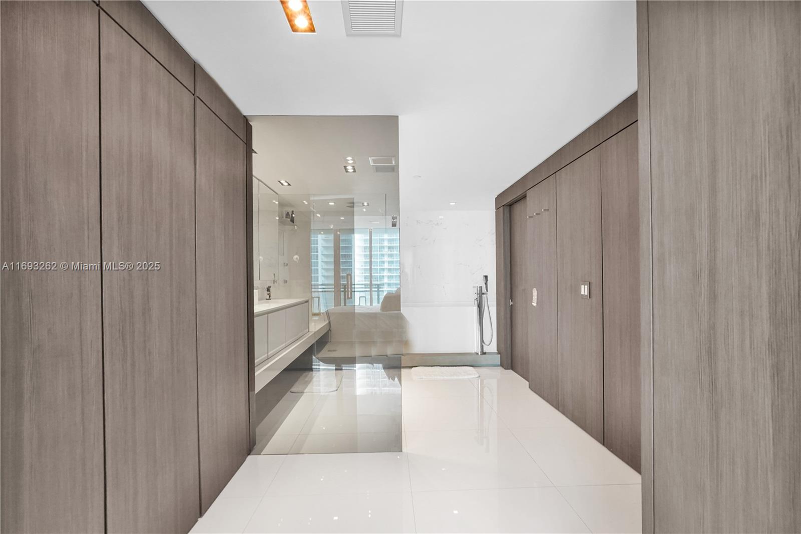 Diplomat Residences - Residential