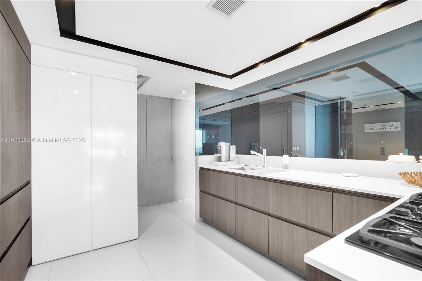 Diplomat Residences - Residential