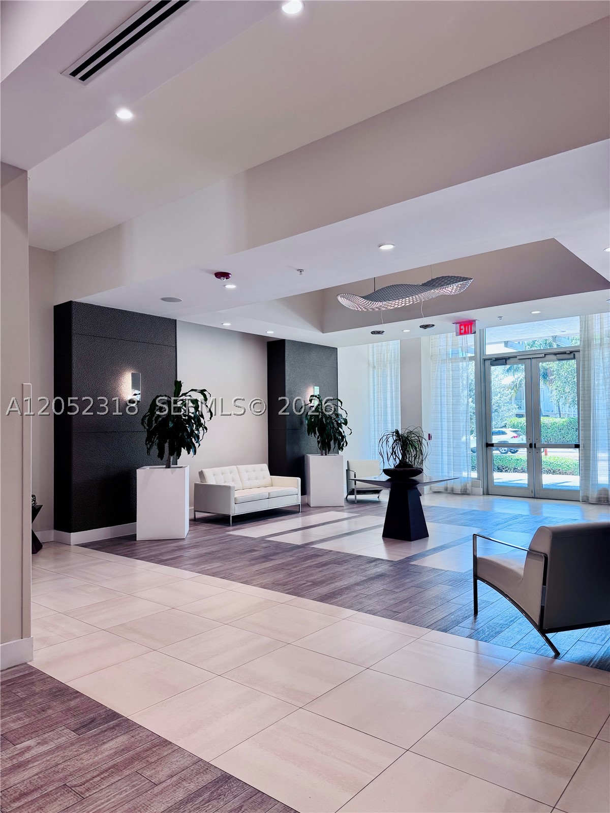 GRAND BAY COMMONS SOUTH - Residential Lease
