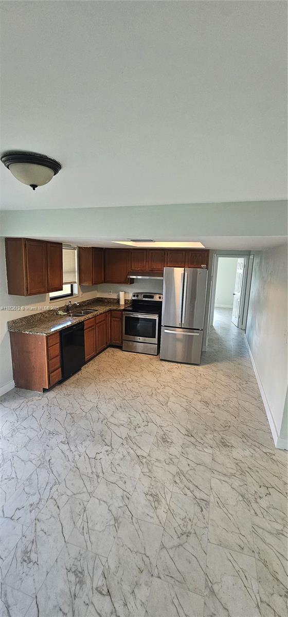 LAKEWOOD PARK UNIT 10 - Residential Lease