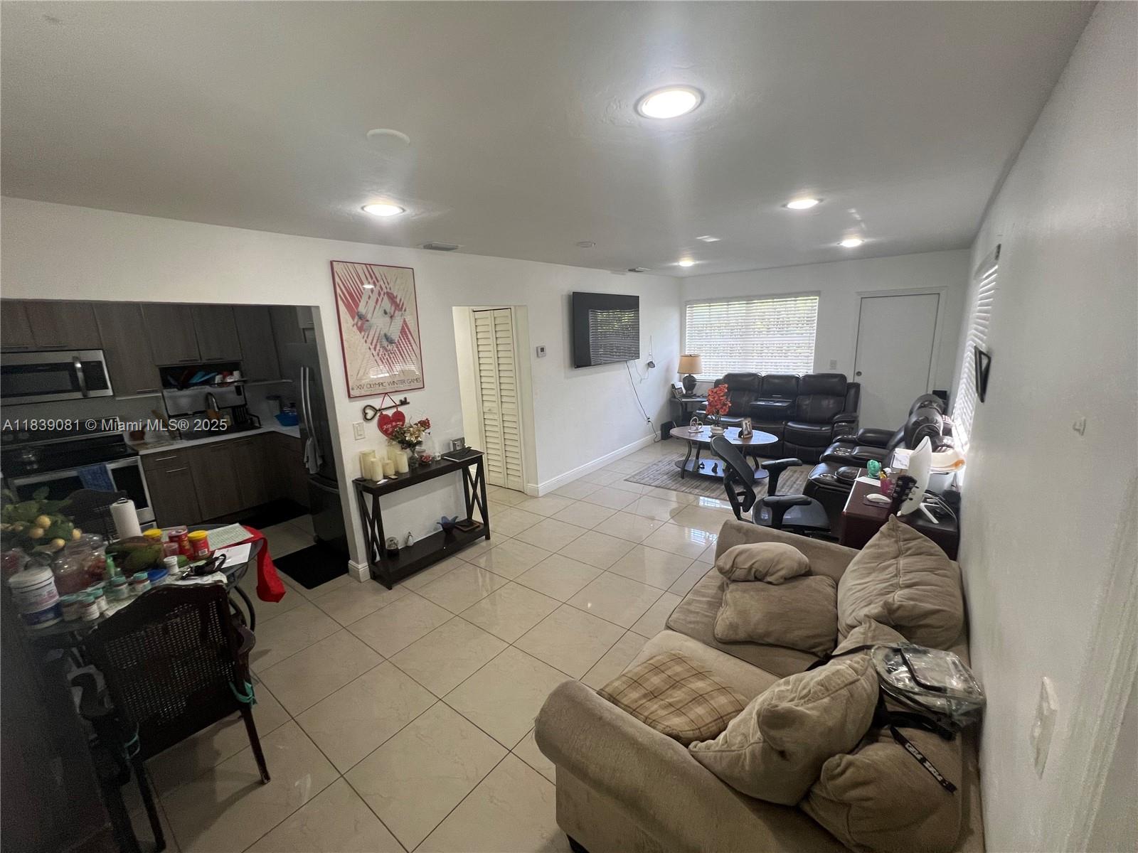 BISCAYNE VILLAGE HEIGHTS - Residential