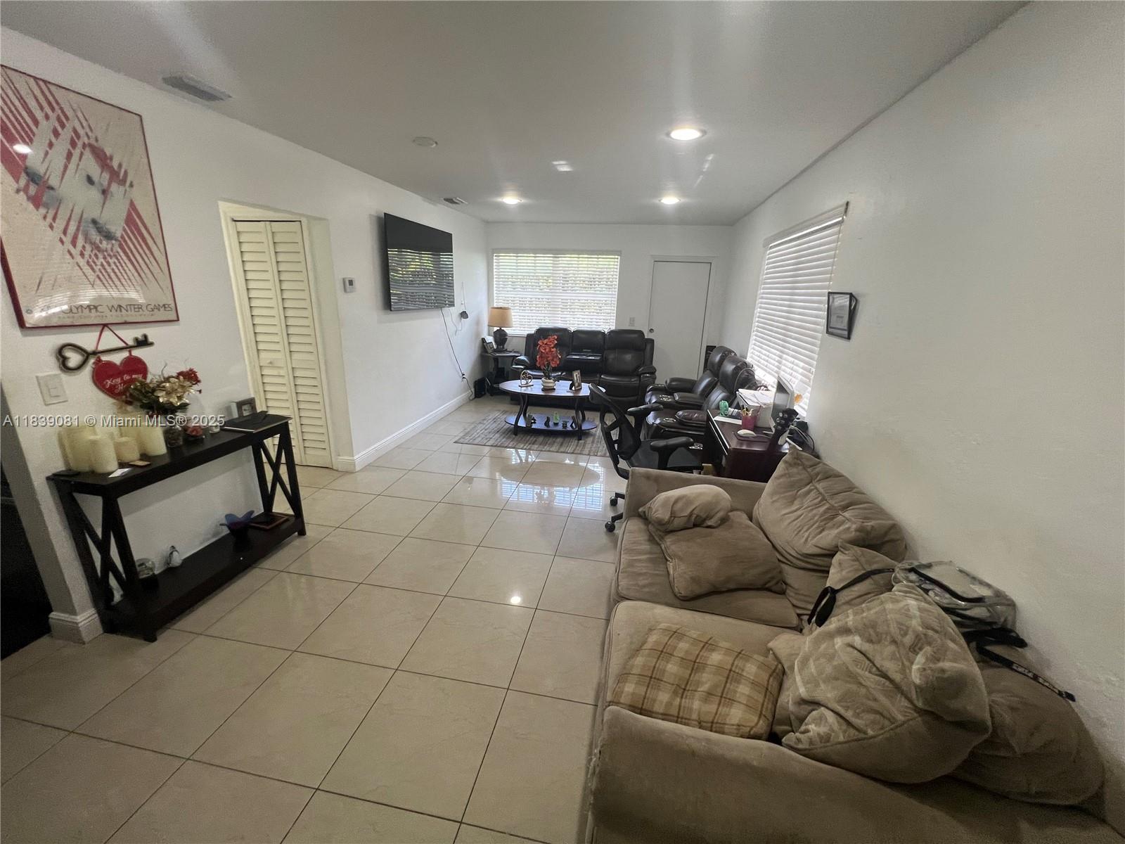BISCAYNE VILLAGE HEIGHTS - Residential