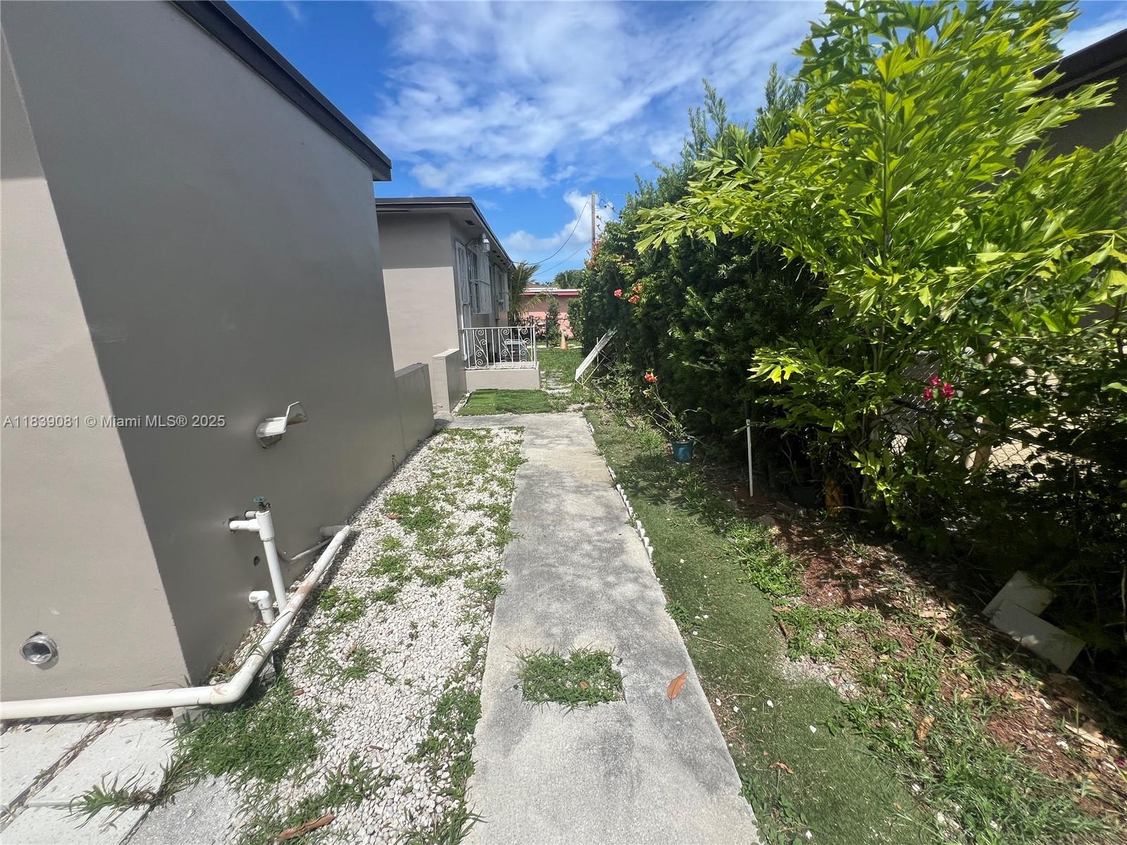 BISCAYNE VILLAGE HEIGHTS - Residential