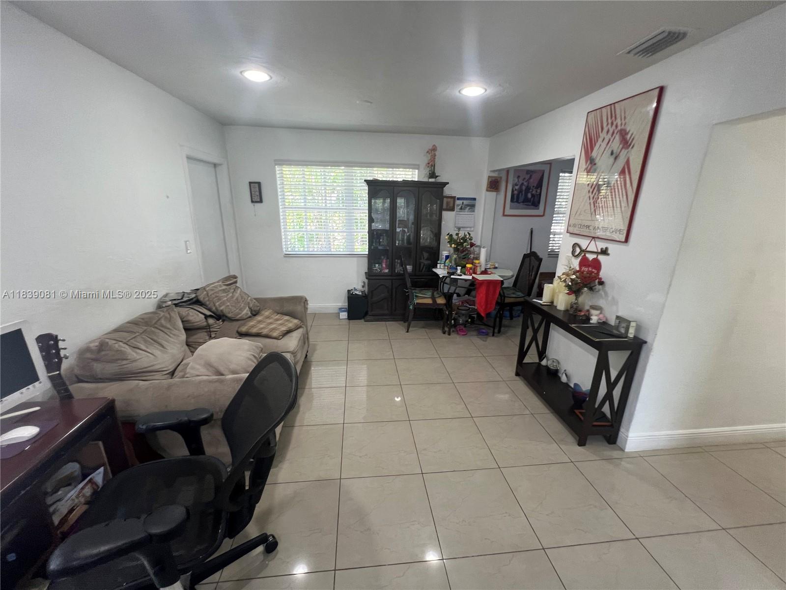 BISCAYNE VILLAGE HEIGHTS - Residential
