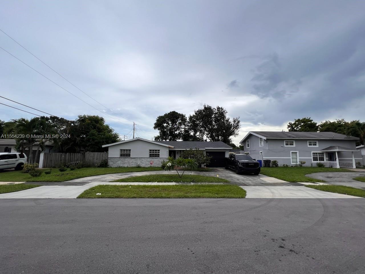 LAUDERDALE LAKES WEST GAT - Residential