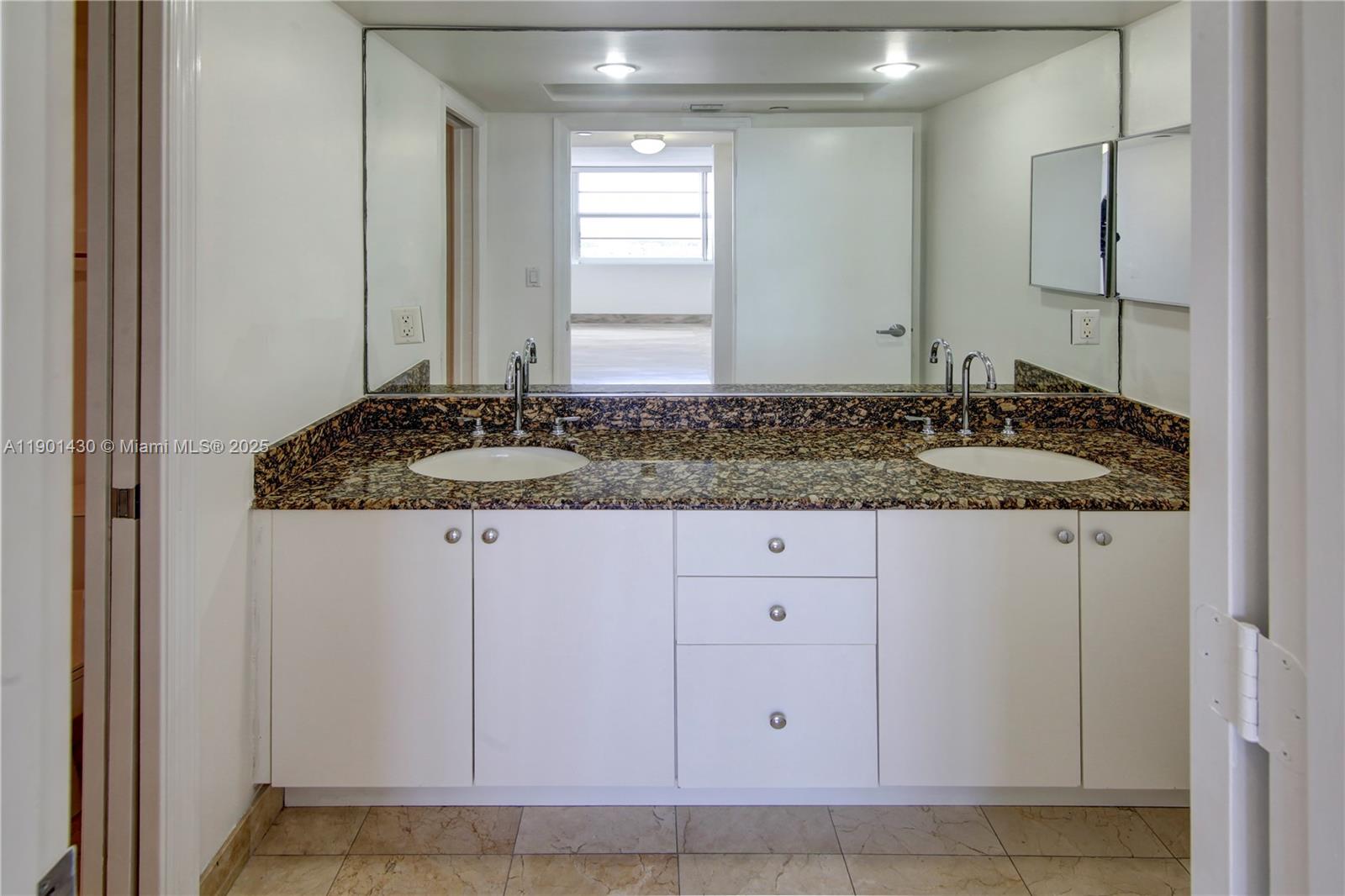 THE COLLINS CONDO - Residential Lease