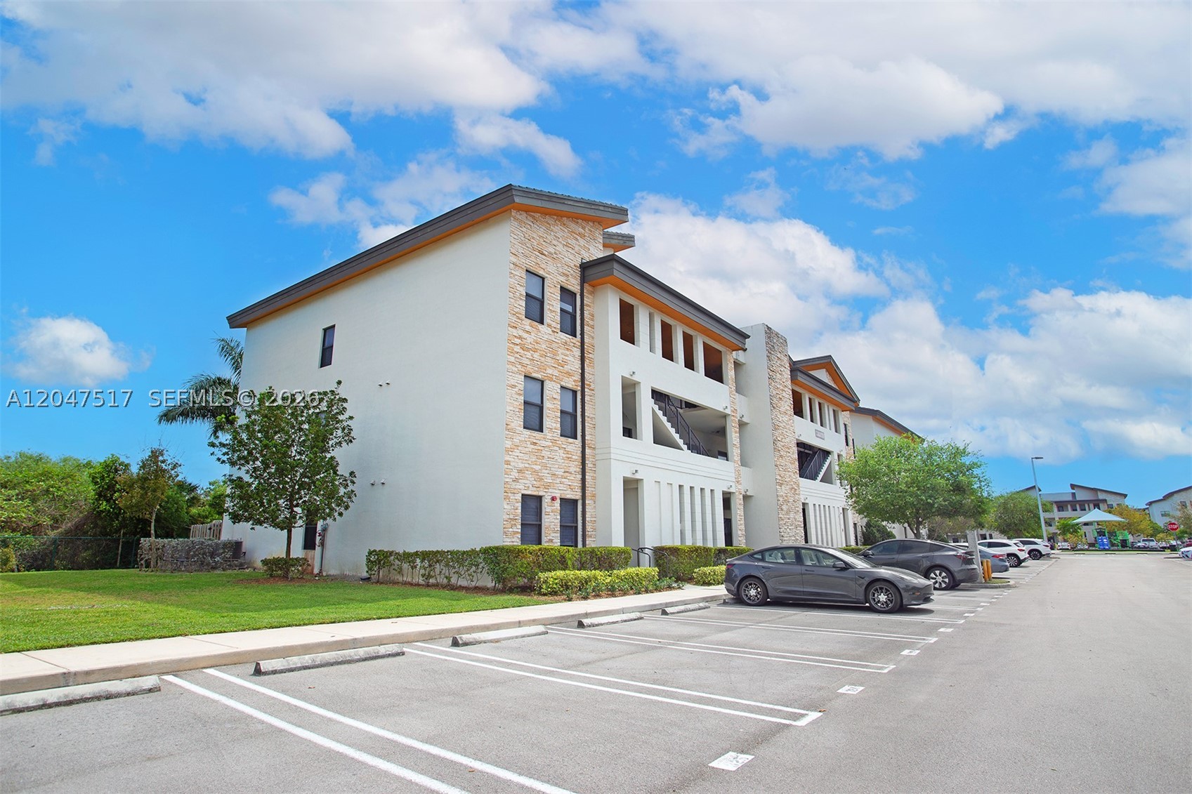 APEX AT PARK CENTRAL COND - Residential Lease