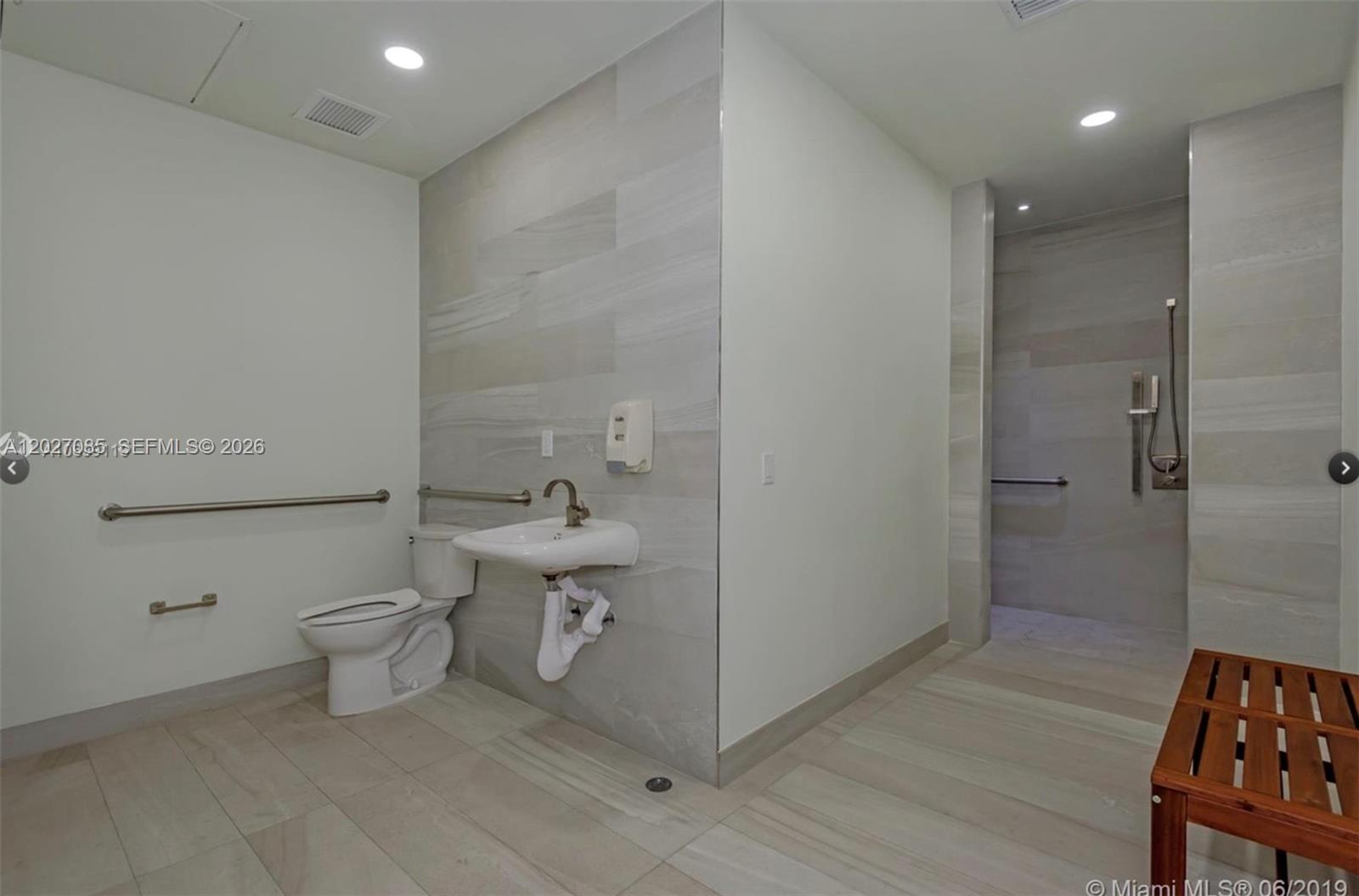 BAYVIEW TERR CONDO - Residential