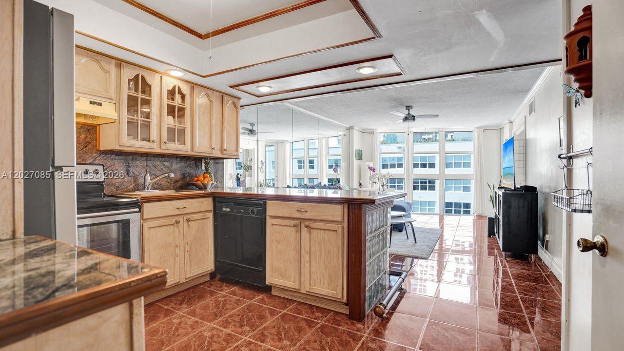 BAYVIEW TERR CONDO - Residential