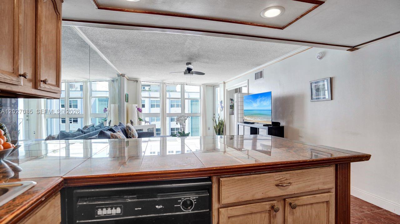 BAYVIEW TERR CONDO - Residential