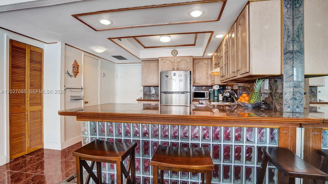 BAYVIEW TERR CONDO - Residential