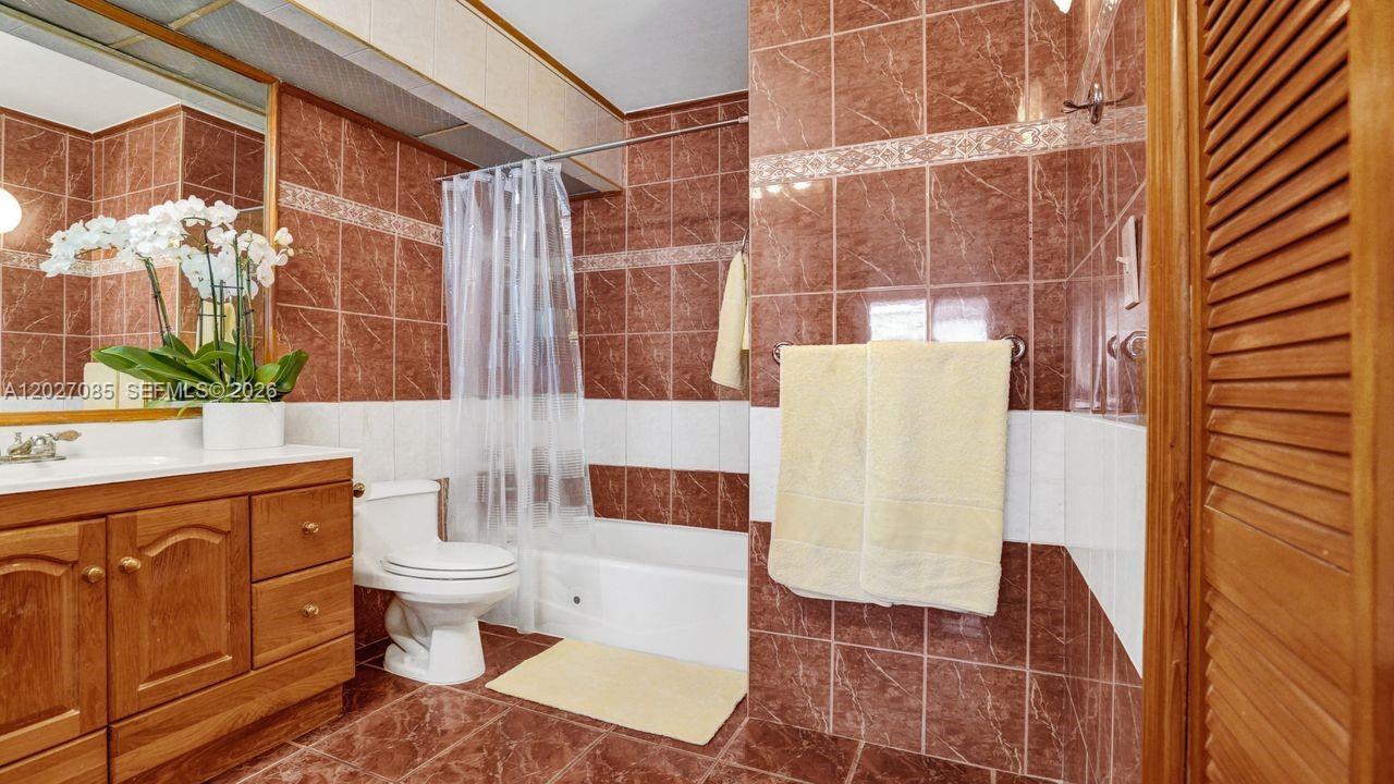 BAYVIEW TERR CONDO - Residential