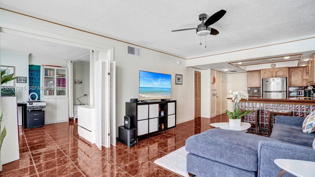BAYVIEW TERR CONDO - Residential