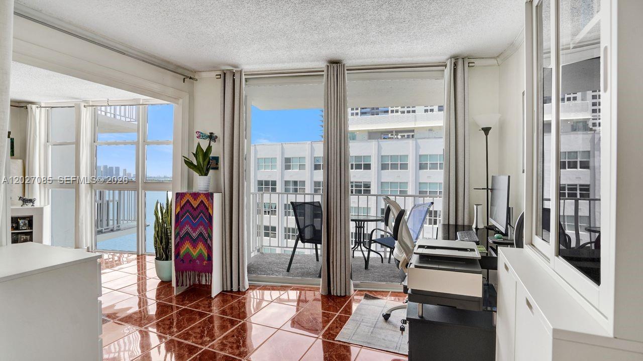 BAYVIEW TERR CONDO - Residential
