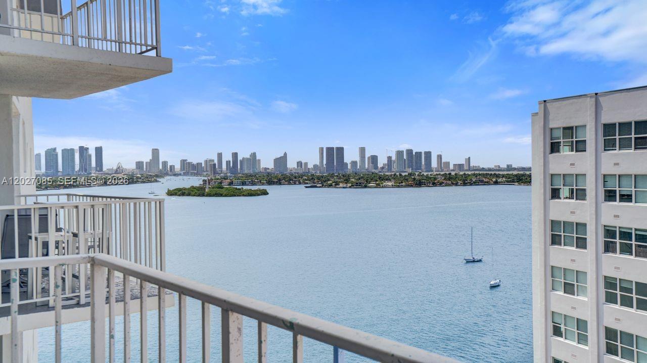 BAYVIEW TERR CONDO - Residential