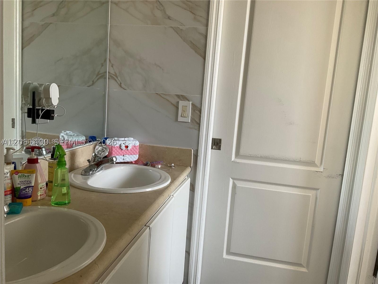 DORAL ISLES NORTH SEC ONE - Residential