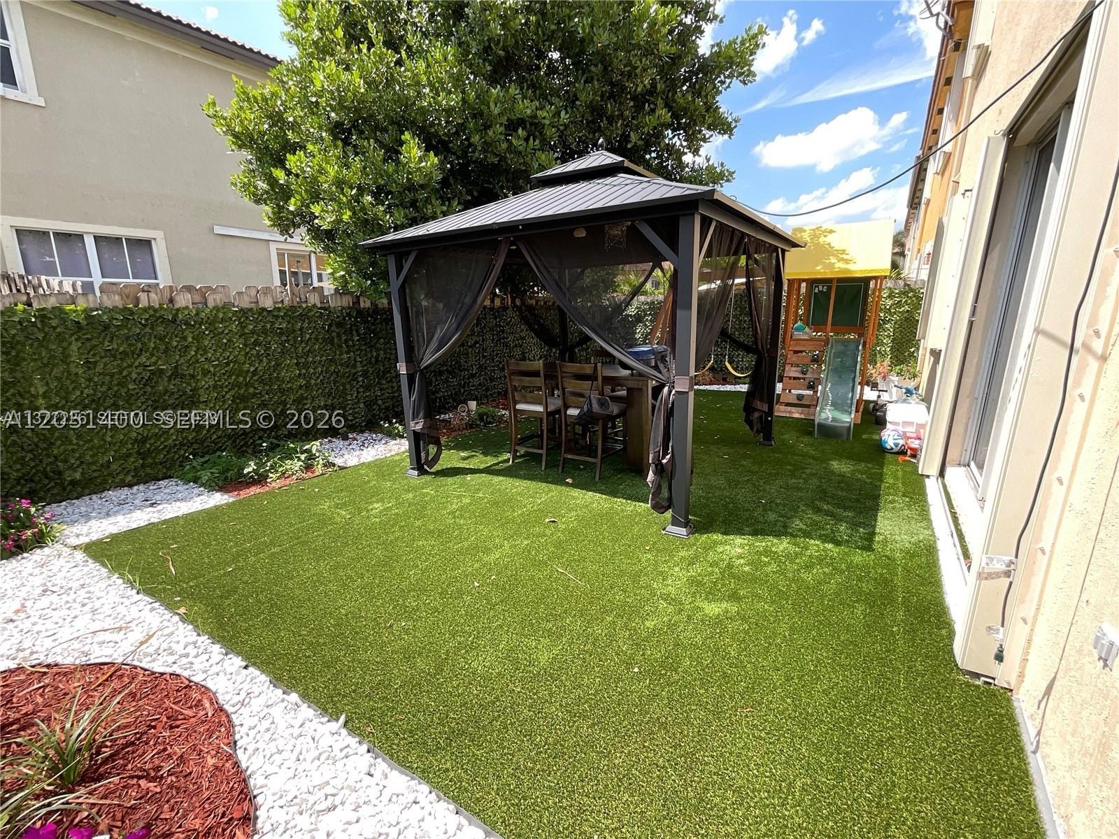 DORAL ISLES NORTH SEC ONE - Residential