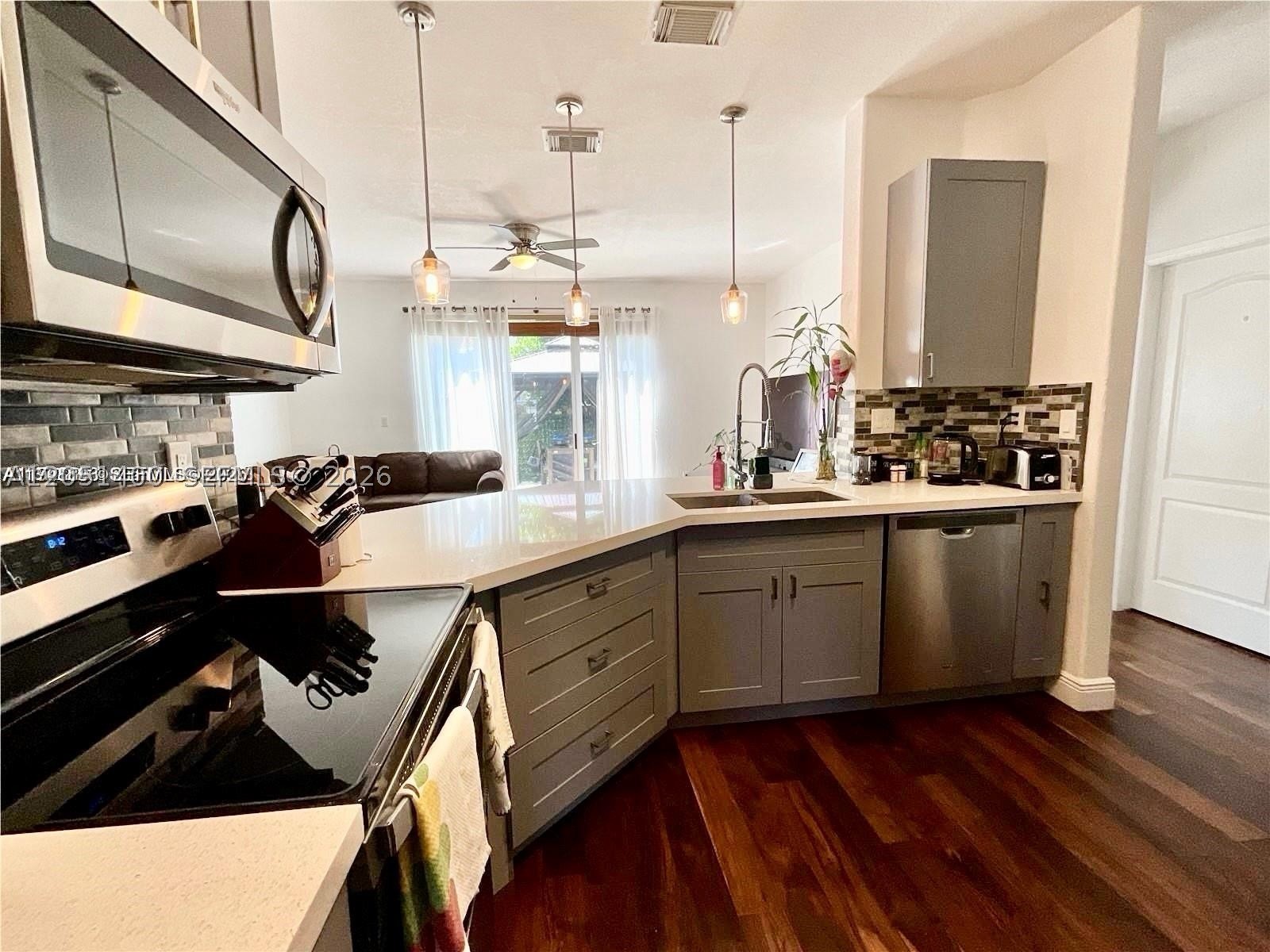 DORAL ISLES NORTH SEC ONE - Residential