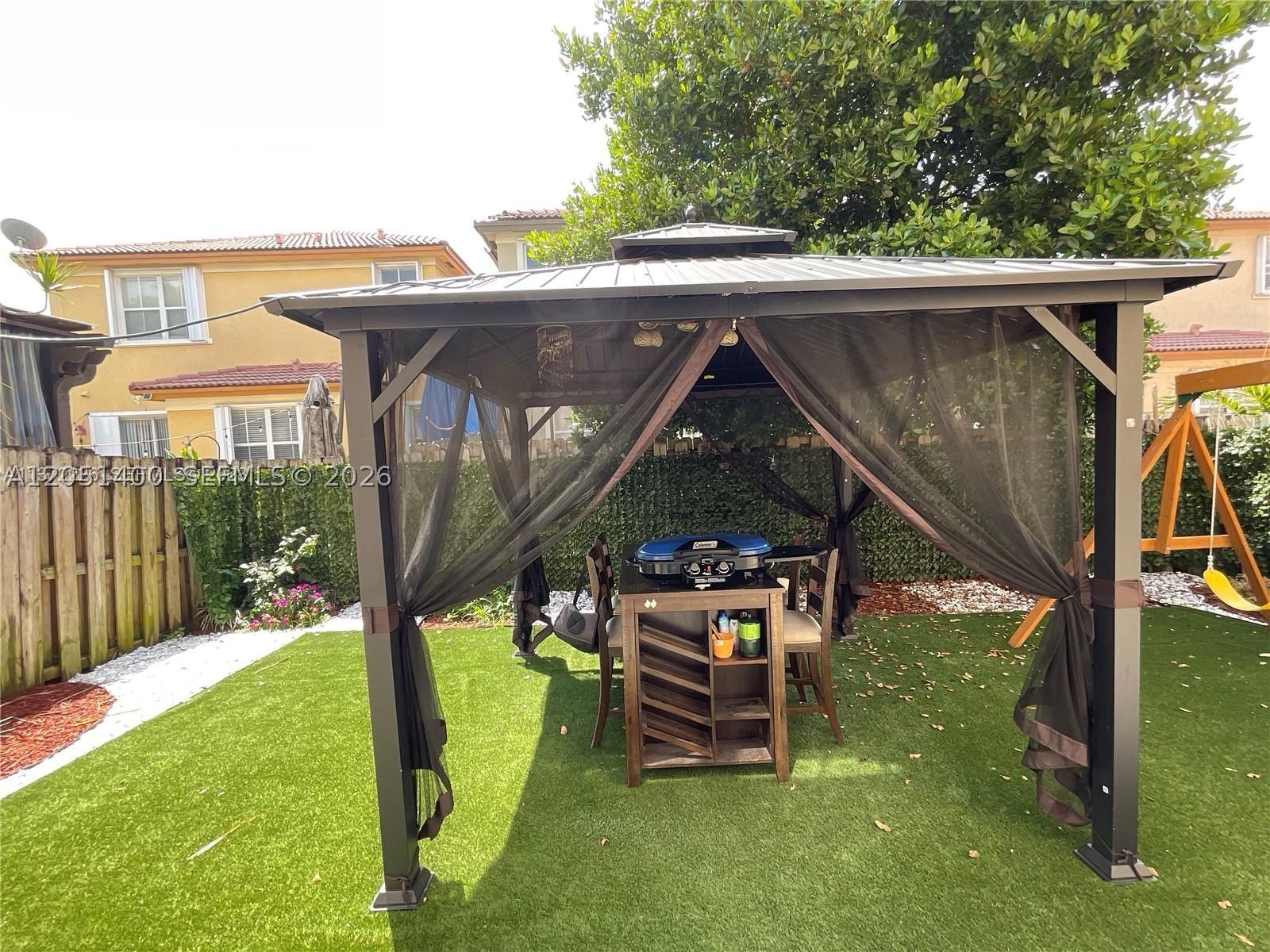 DORAL ISLES NORTH SEC ONE - Residential