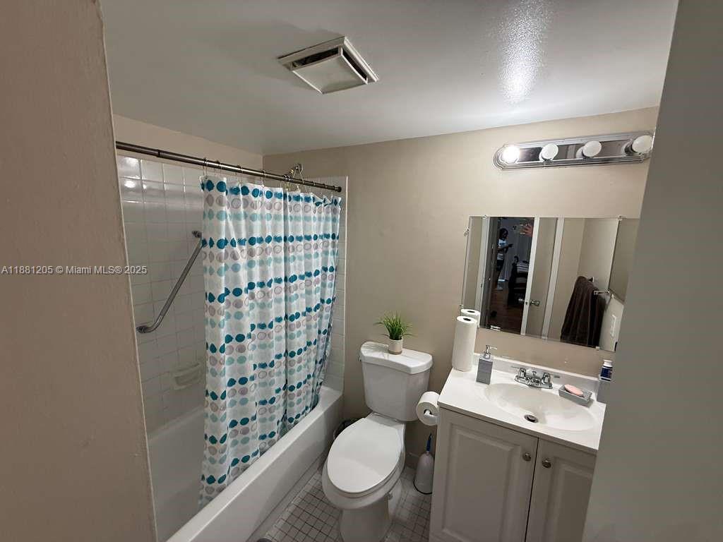 HAMPTON COURT CONDO - Residential
