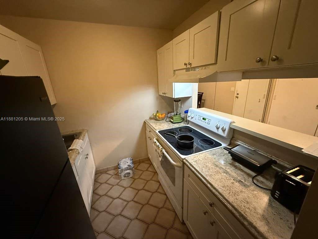 HAMPTON COURT CONDO - Residential