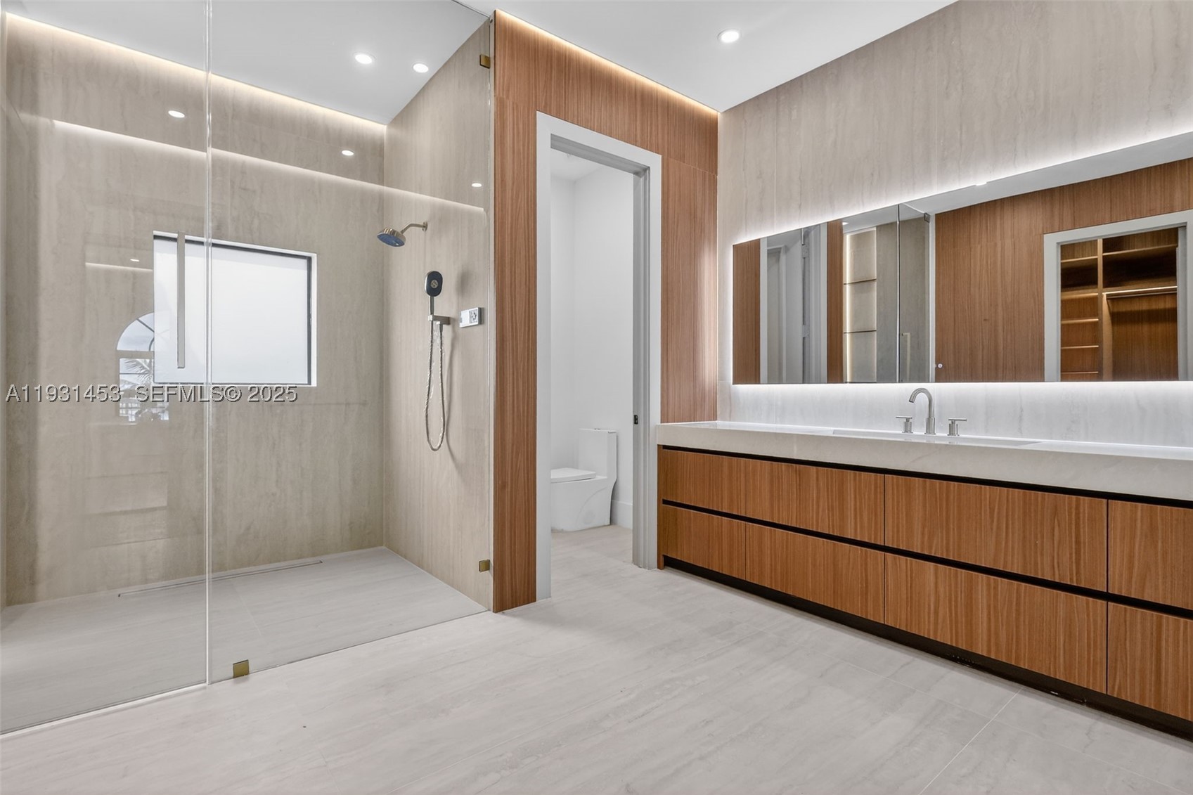 VISTA LAKES - Residential