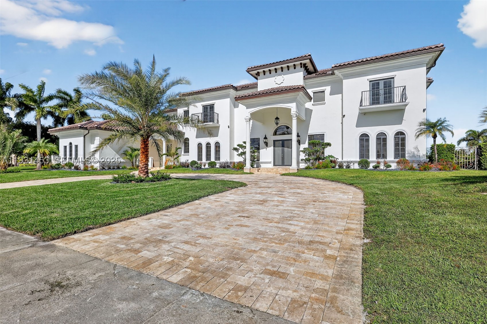 VISTA LAKES - Residential