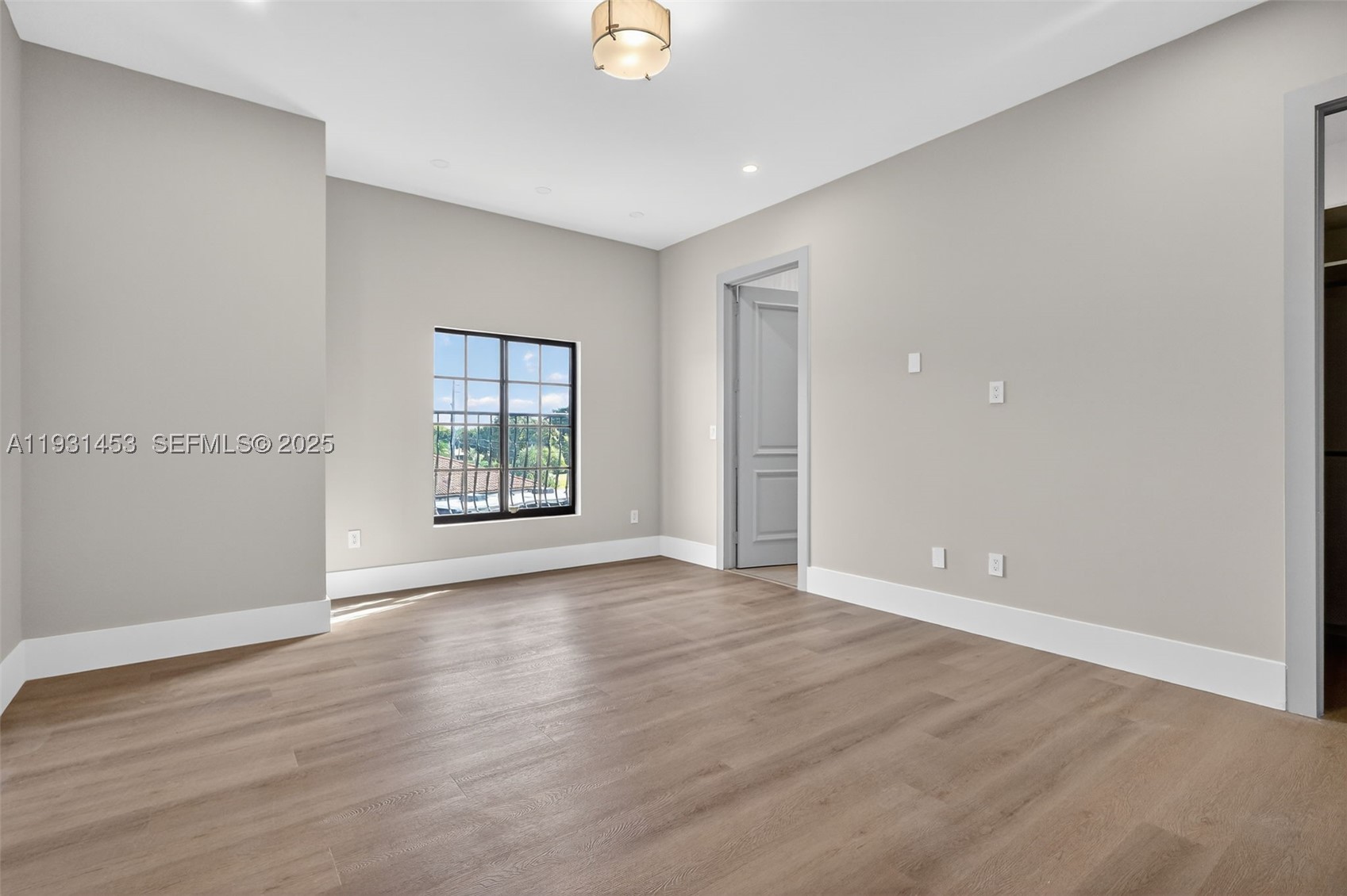 VISTA LAKES - Residential
