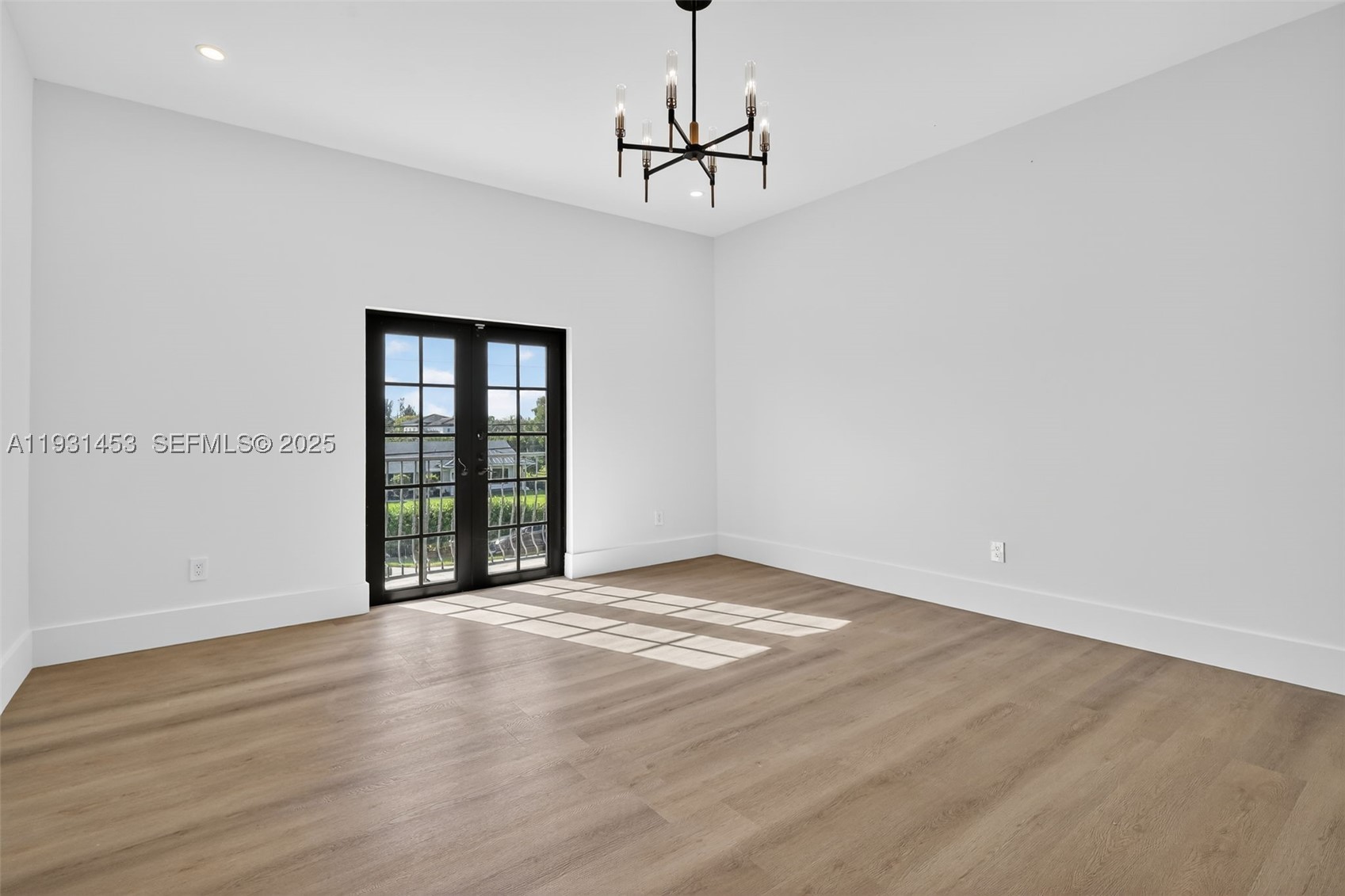 VISTA LAKES - Residential