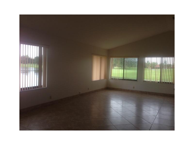 PATIO VILLAS - Residential Lease