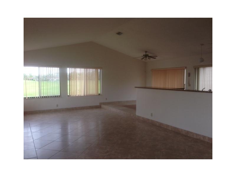 PATIO VILLAS - Residential Lease