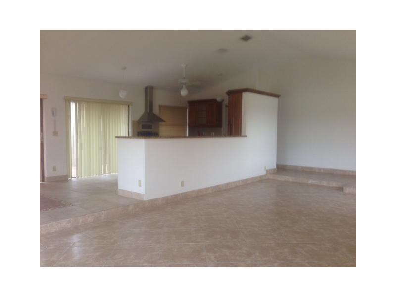 PATIO VILLAS - Residential Lease
