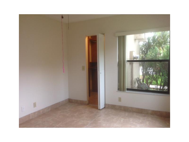 PATIO VILLAS - Residential Lease
