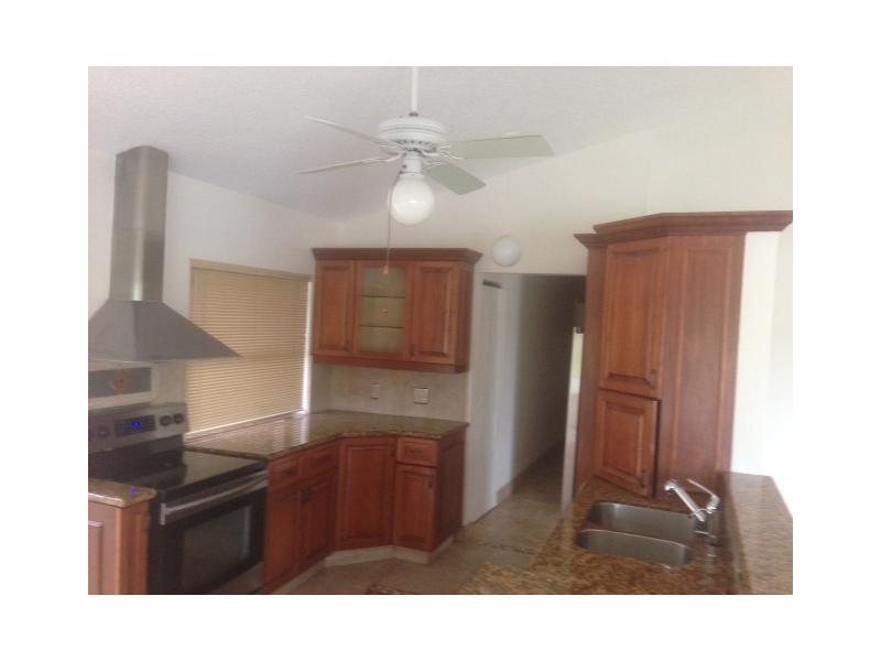 PATIO VILLAS - Residential Lease