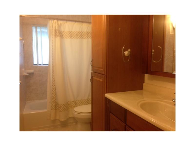 PATIO VILLAS - Residential Lease