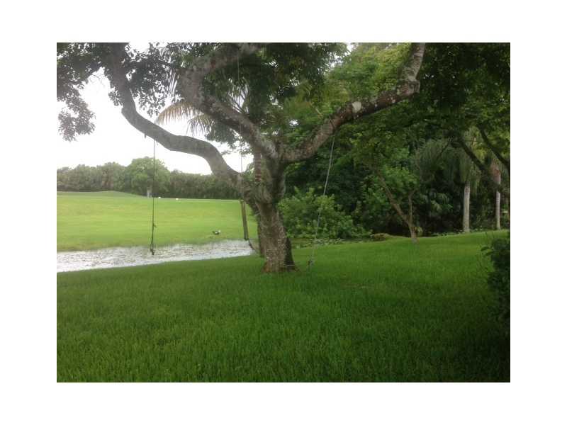 PATIO VILLAS - Residential Lease