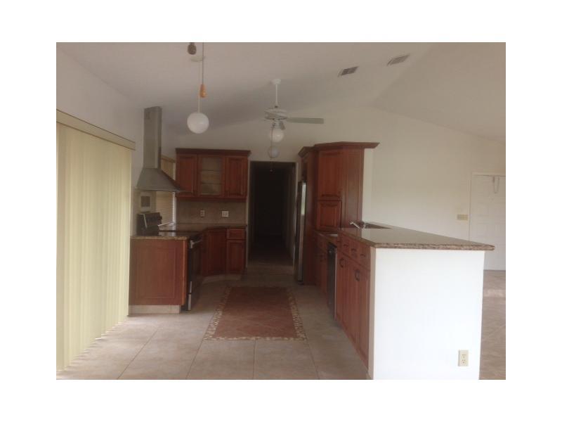 PATIO VILLAS - Residential Lease