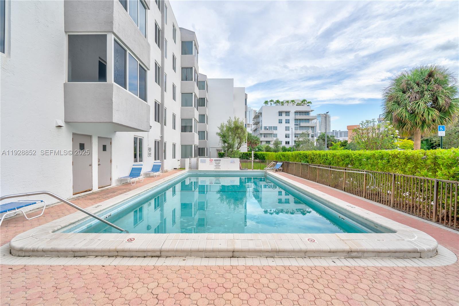 CARIBBEAN BREEZE CONDO - Residential