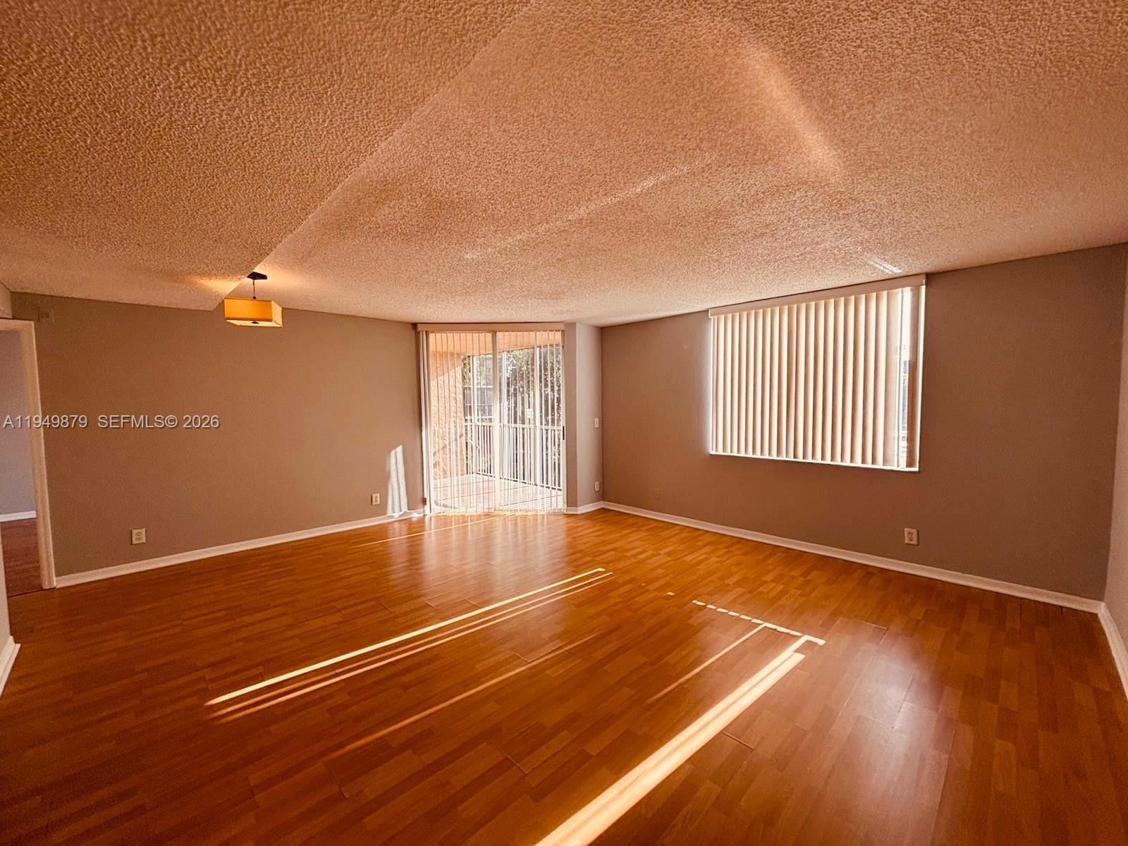 WINDWARD LAKES CONDO - Residential