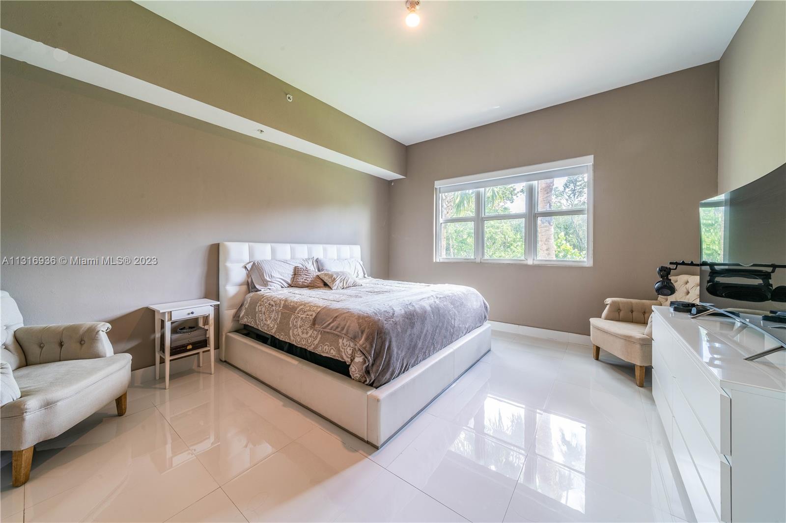 THE OAKS I CONDO - Residential