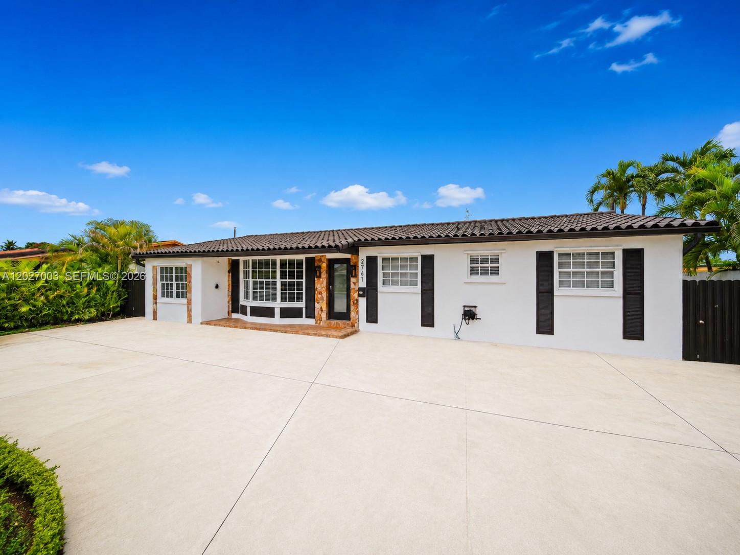 Don’t miss this amazing opportunity — Perfect for investors or large families! This spacious home features 3
master bedrooms with independent entrances, ideal for generating extra income or providing privacy for extended
family. With a total of 5 bedrooms + Family Room / 4.5 bathrooms / 1 full kitchen and 2 studio kitchens, this
property offers comfort, flexibility, and endless possibilities. Enjoy the freedom of multiple living spaces under one
roof — a rare find that combines value, space, and potential! Renovated Floor and pool Area, furnished or
Unfurnished option