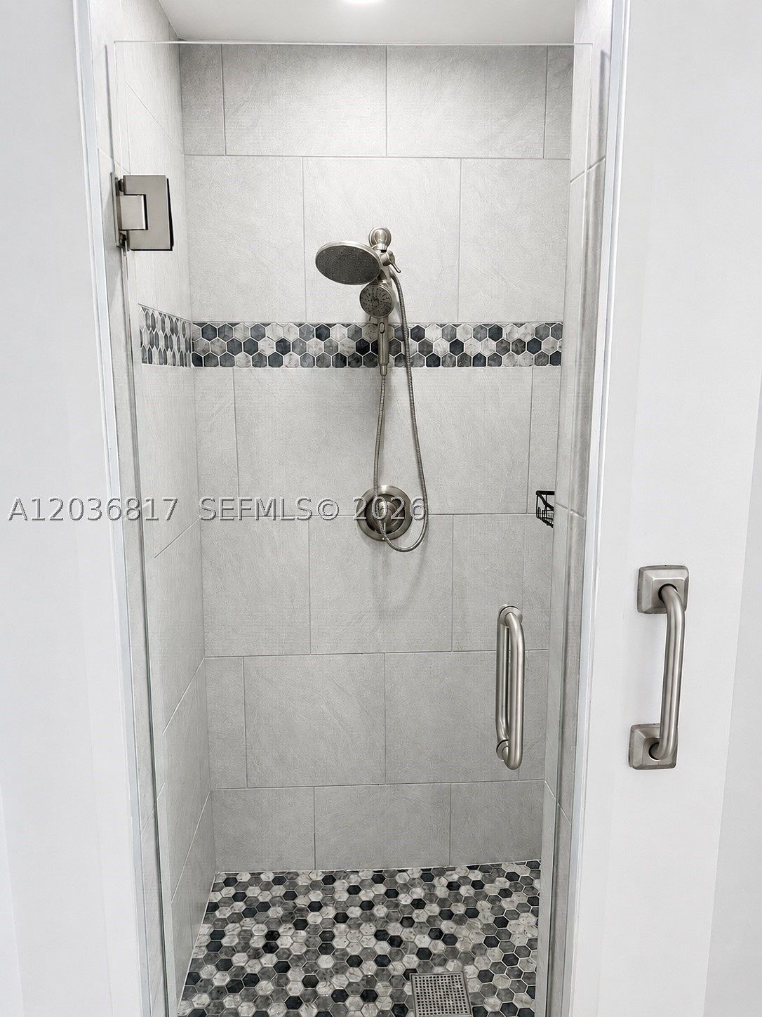 GROVE COMMERCIAL CENTER - Residential Lease