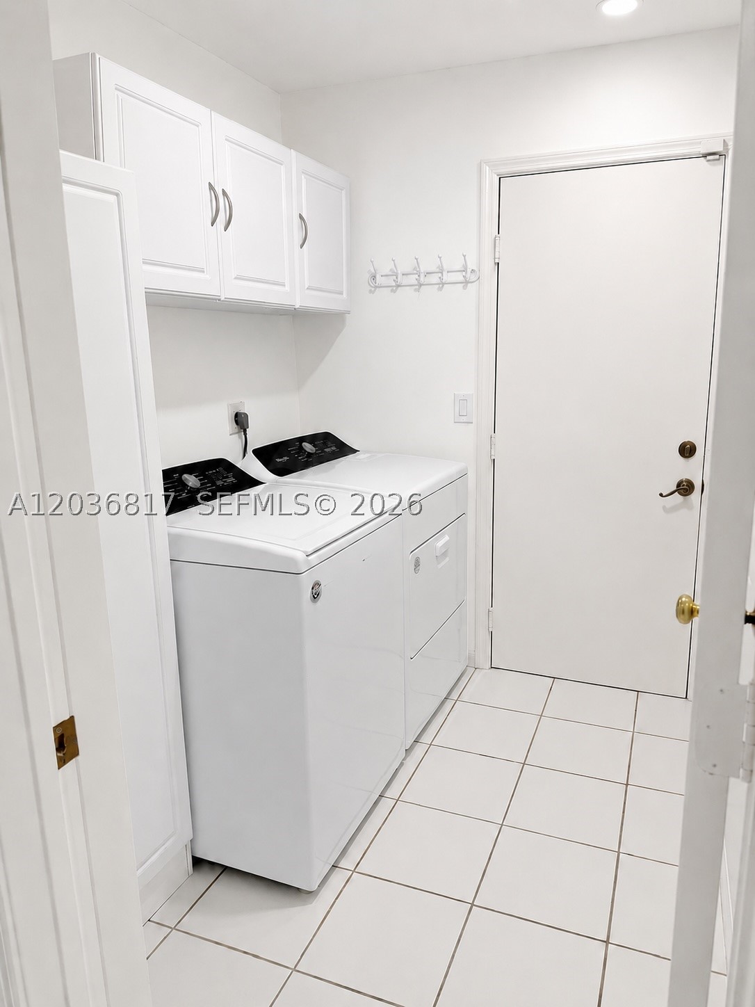 GROVE COMMERCIAL CENTER - Residential Lease