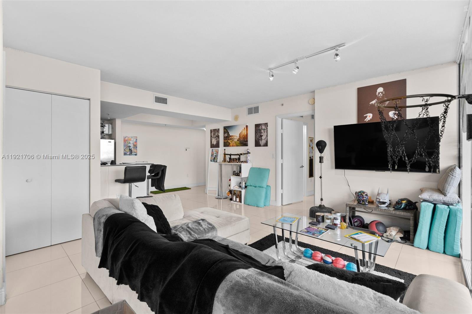 TERRAZAS RIVERPARK VILLAG - Residential