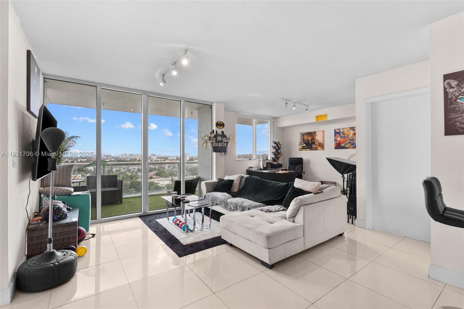 TERRAZAS RIVERPARK VILLAG - Residential