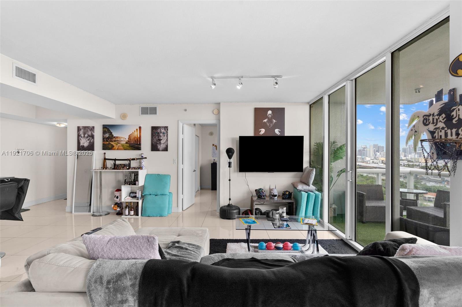 TERRAZAS RIVERPARK VILLAG - Residential
